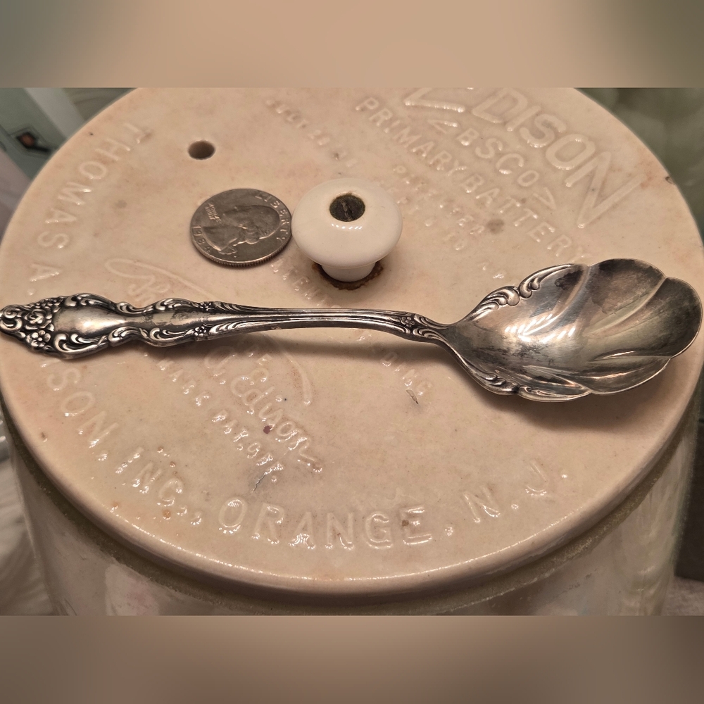 Oneida 1881 Rogers Oneida Rose Shell Sugar Spoon